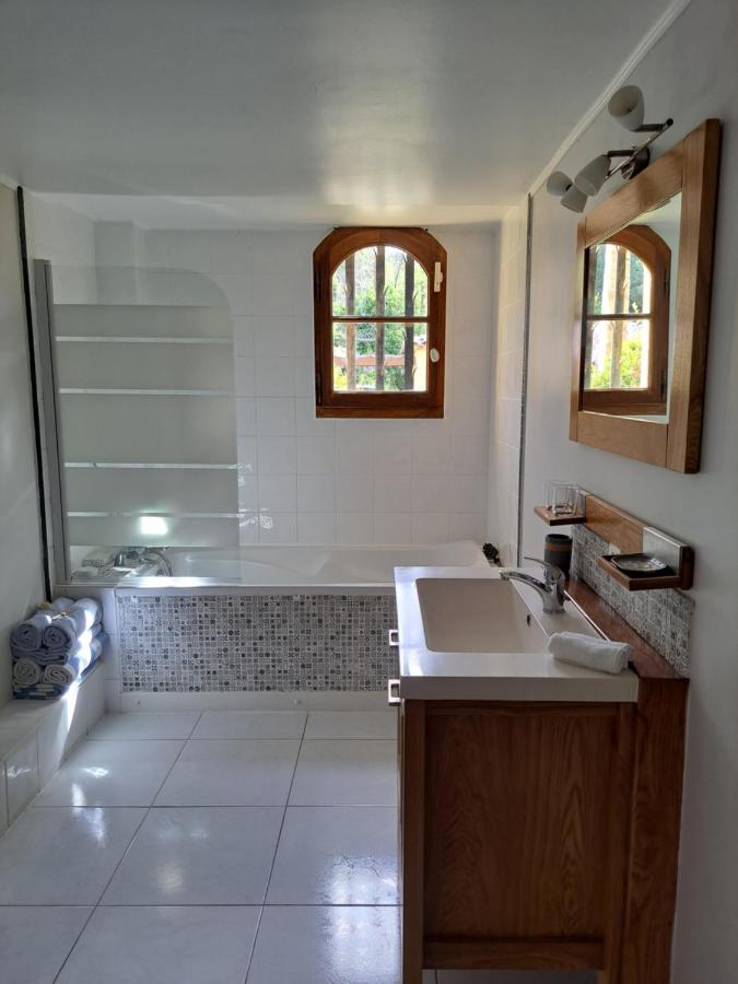 Rez De Jardin Villa Presqu'Ile De Giens Hyeres Bagian luar foto